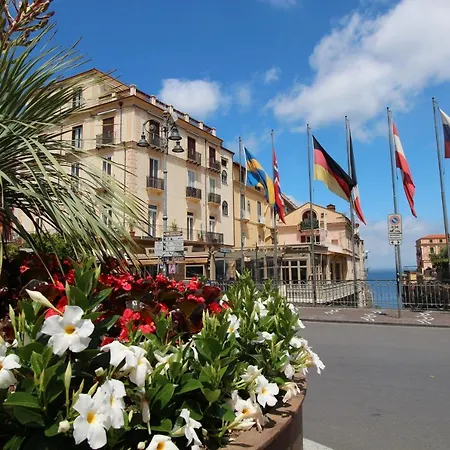 Piazza Tasso Relais Готель 2*