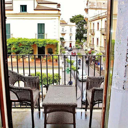 Piazza Tasso Relais Готель